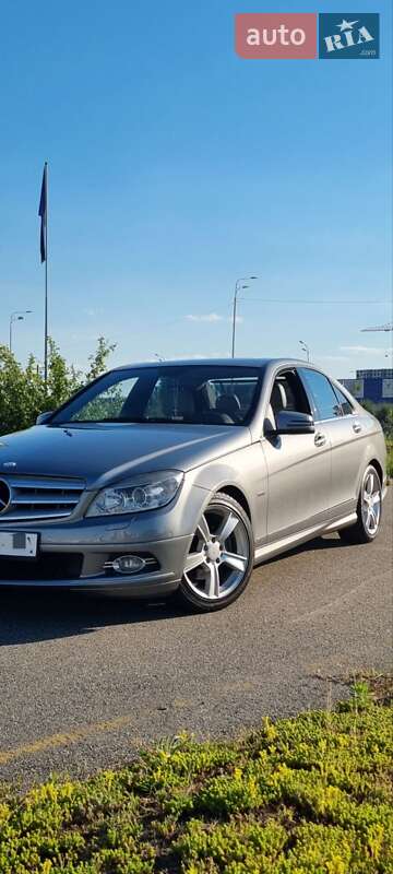 Mercedes-Benz C-Class 2011