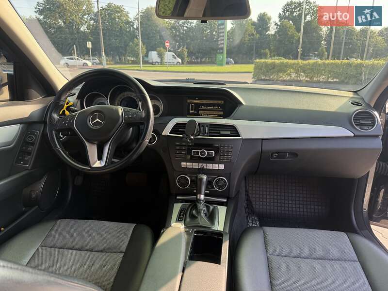 Универсал Mercedes-Benz C-Class 2011 в Житомире