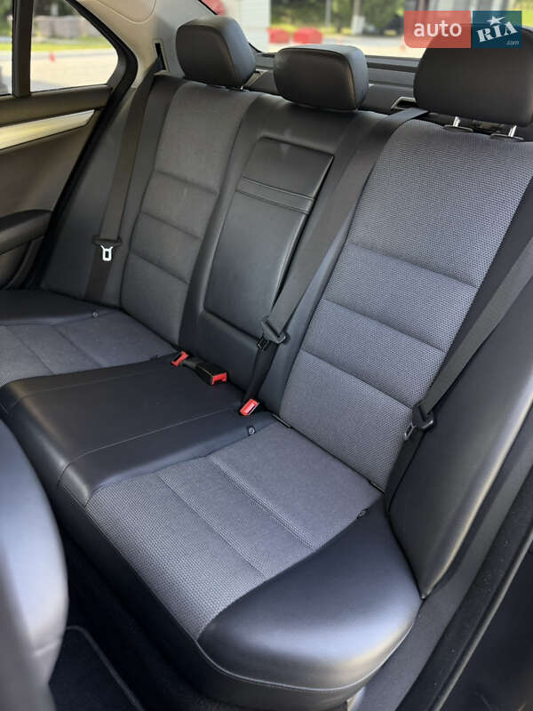 Седан Mercedes-Benz C-Class 2012 в Мостиській