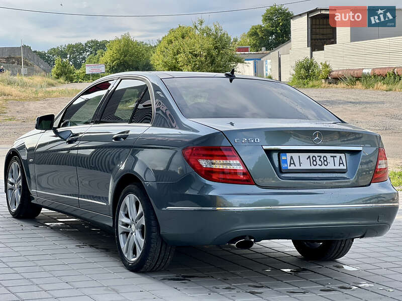 Седан Mercedes-Benz C-Class 2011 в Черкассах