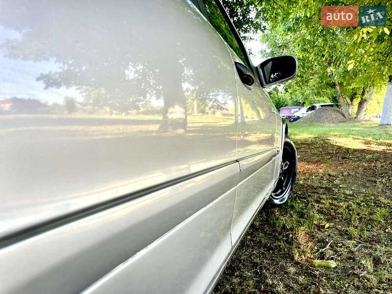 Седан Mercedes-Benz C-Class 2002 в Чернівцях