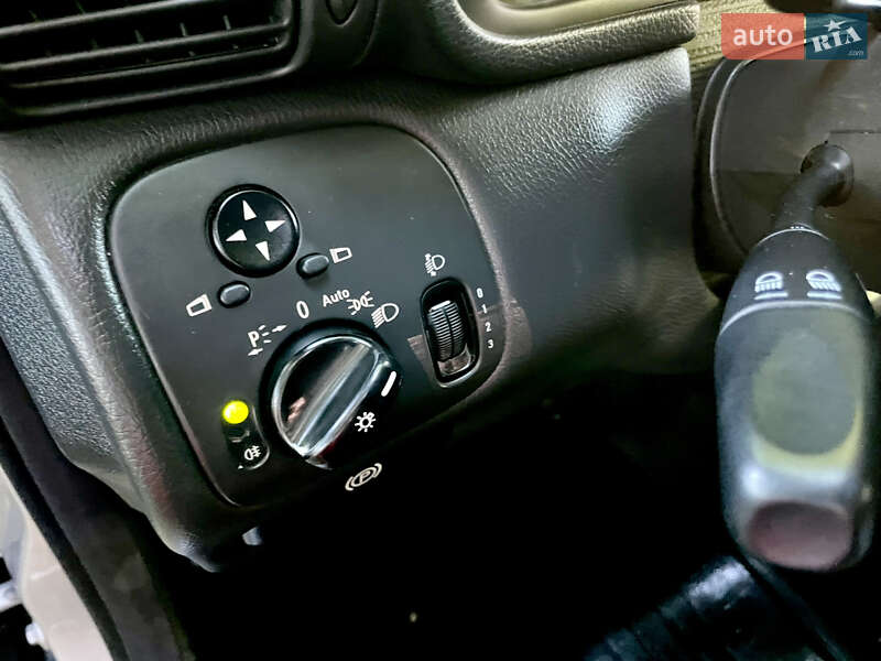 Седан Mercedes-Benz C-Class 2002 в Чернівцях