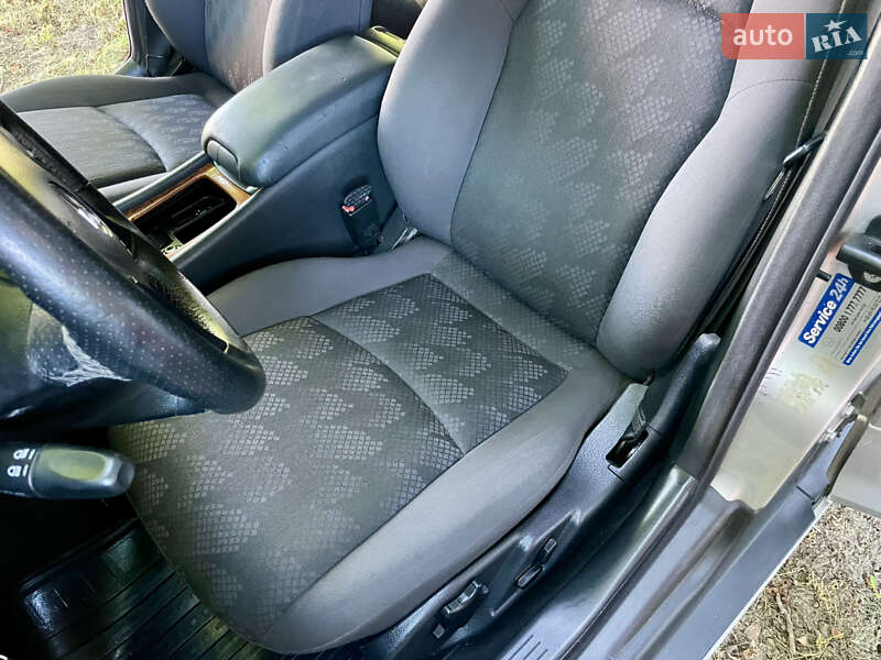 Седан Mercedes-Benz C-Class 2002 в Чернівцях