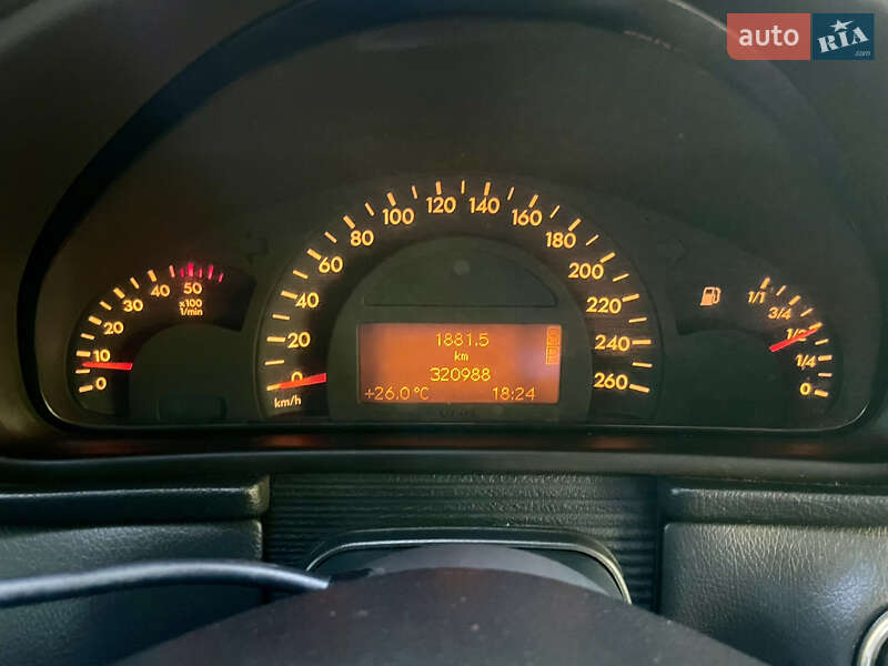 Седан Mercedes-Benz C-Class 2002 в Чернівцях