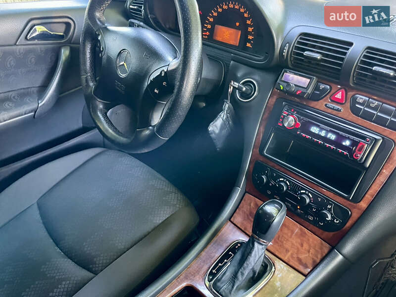 Седан Mercedes-Benz C-Class 2002 в Чернівцях