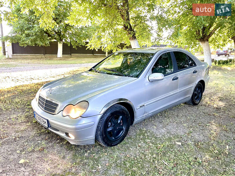 Седан Mercedes-Benz C-Class 2002 в Чернівцях