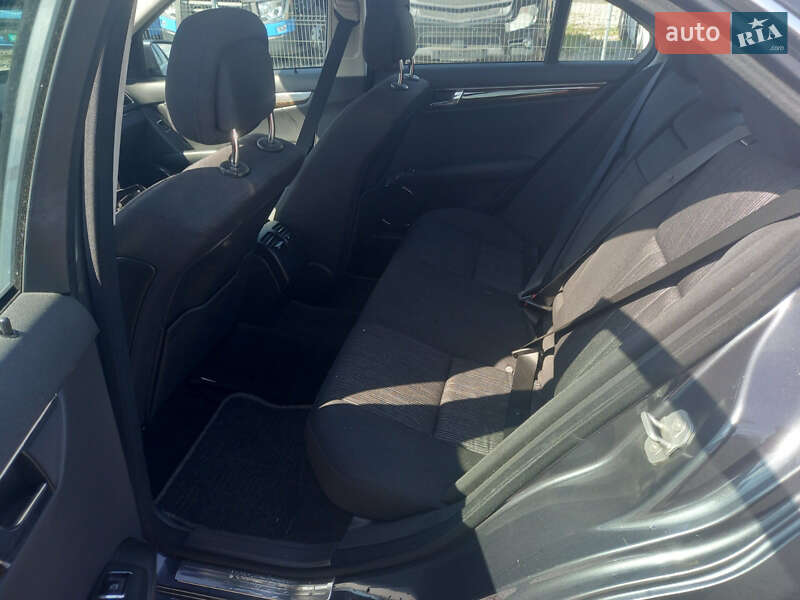 Седан Mercedes-Benz C-Class 2010 в Черновцах