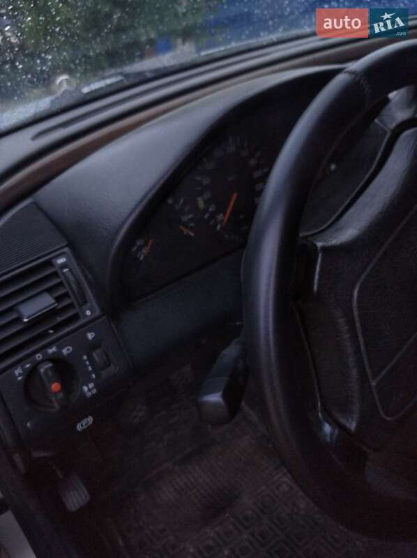 Седан Mercedes-Benz C-Class 1994 в Волочиске