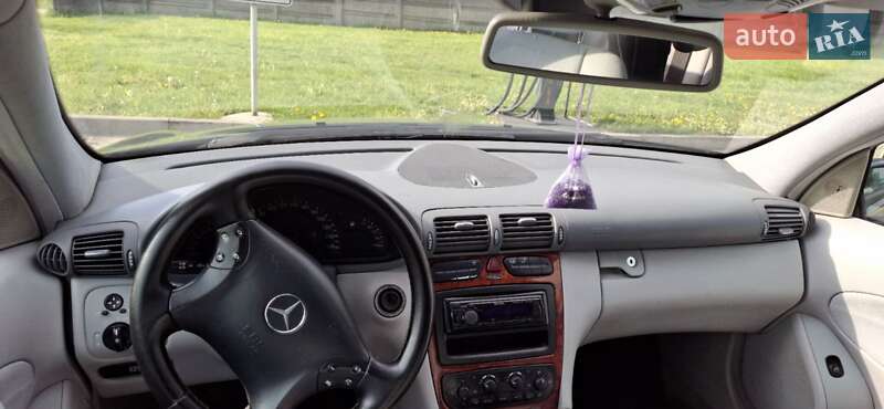 Седан Mercedes-Benz C-Class 2003 в Івано-Франківську