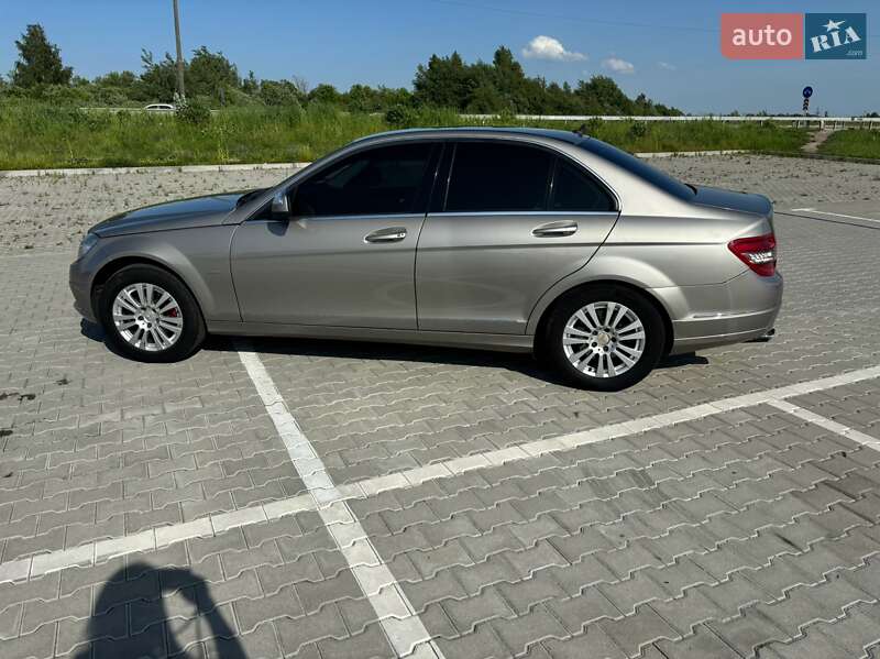 Седан Mercedes-Benz C-Class 2009 в Львове