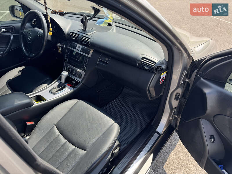 Седан Mercedes-Benz C-Class 2007 в Рівному