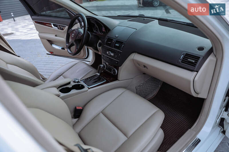 Седан Mercedes-Benz C-Class 2010 в Львове