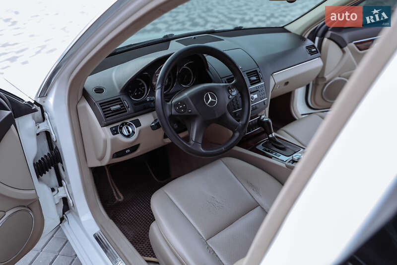 Седан Mercedes-Benz C-Class 2010 в Львове