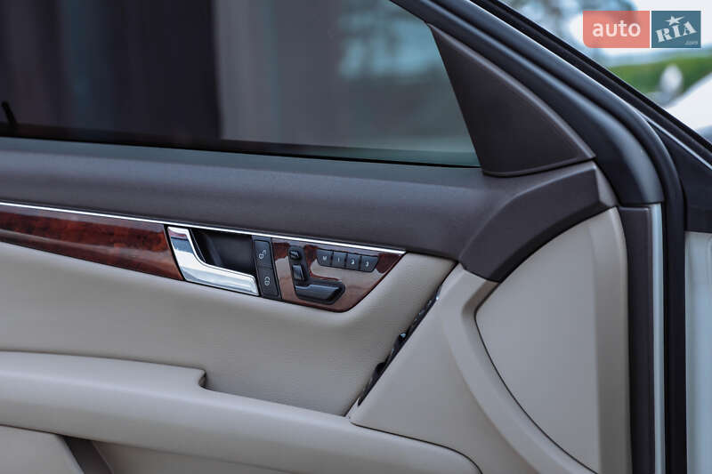 Седан Mercedes-Benz C-Class 2010 в Львове