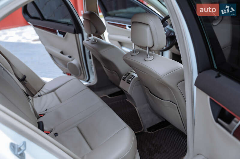 Седан Mercedes-Benz C-Class 2010 в Львове