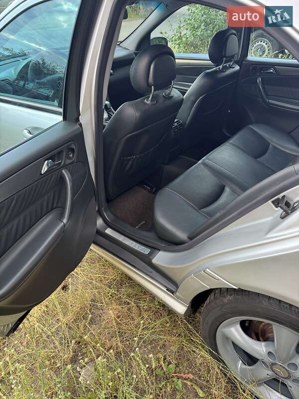 Седан Mercedes-Benz C-Class 2003 в Броварах