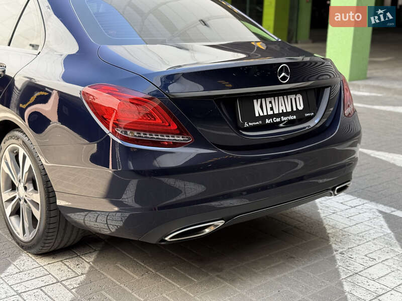 Седан Mercedes-Benz C-Class 2016 в Києві