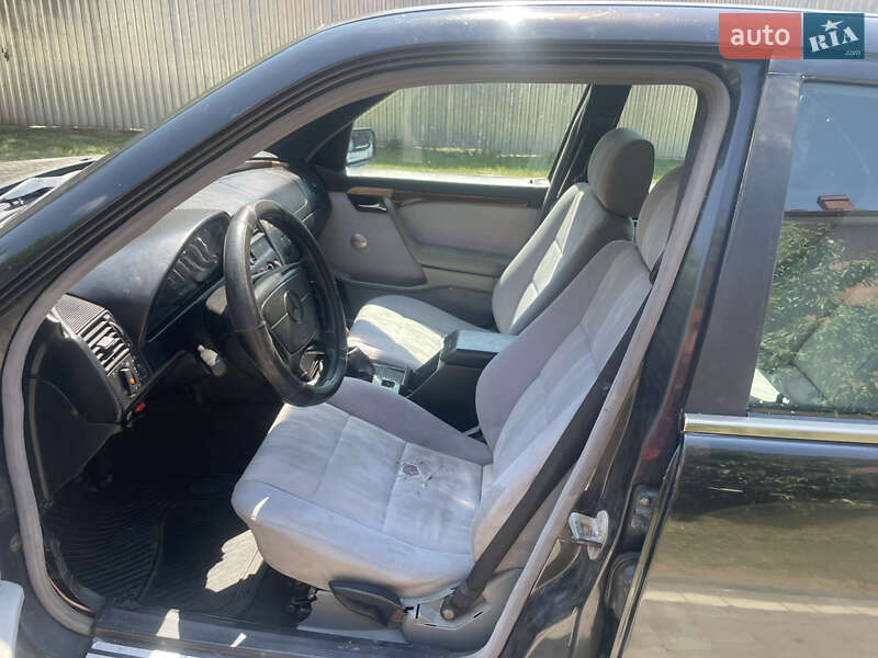 Седан Mercedes-Benz C-Class 1994 в Чернівцях