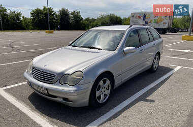 Універсал Mercedes-Benz C-Class 2003 в Чернівцях