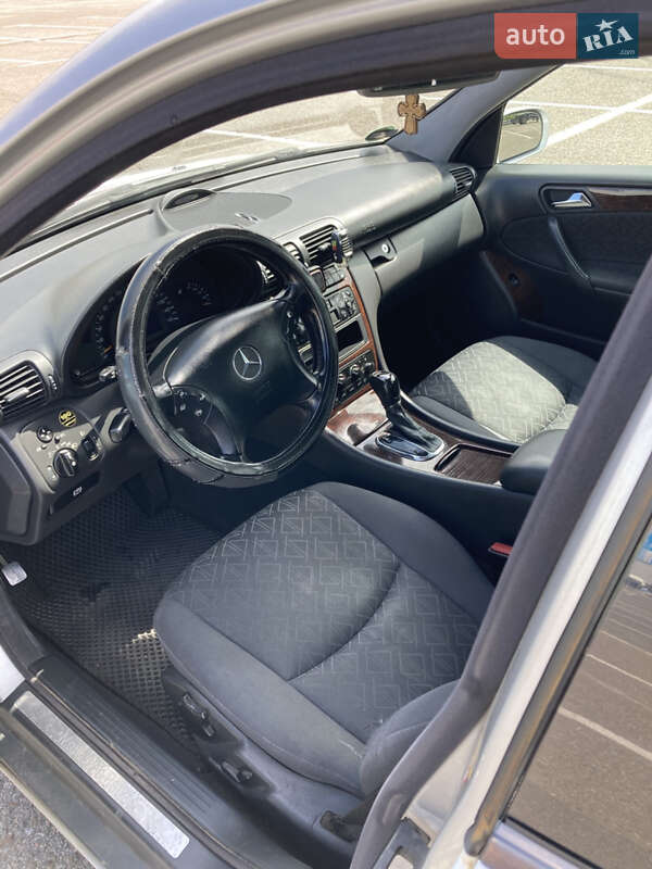 Універсал Mercedes-Benz C-Class 2003 в Чернівцях