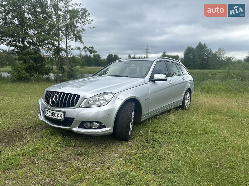 Універсал Mercedes-Benz C-Class 2011 в Києві