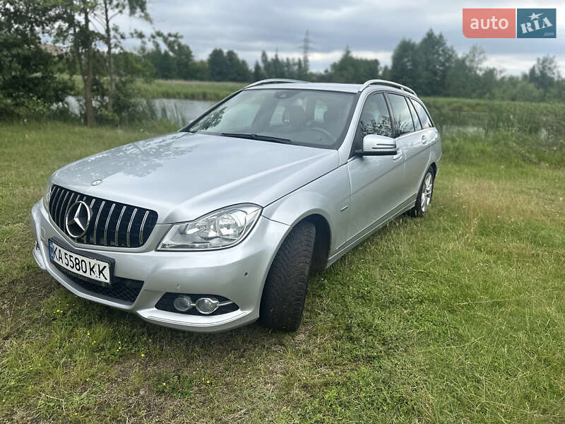 Універсал Mercedes-Benz C-Class 2011 в Києві