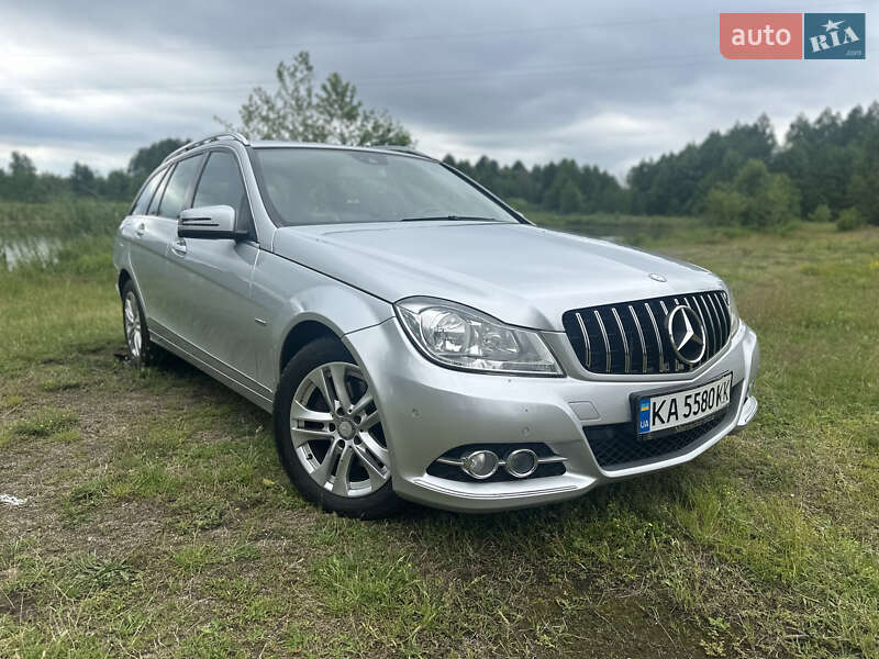 Універсал Mercedes-Benz C-Class 2011 в Києві