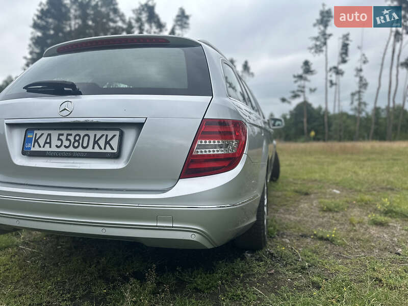 Універсал Mercedes-Benz C-Class 2011 в Києві