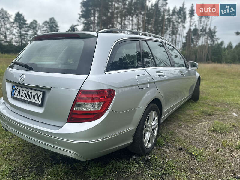Універсал Mercedes-Benz C-Class 2011 в Києві