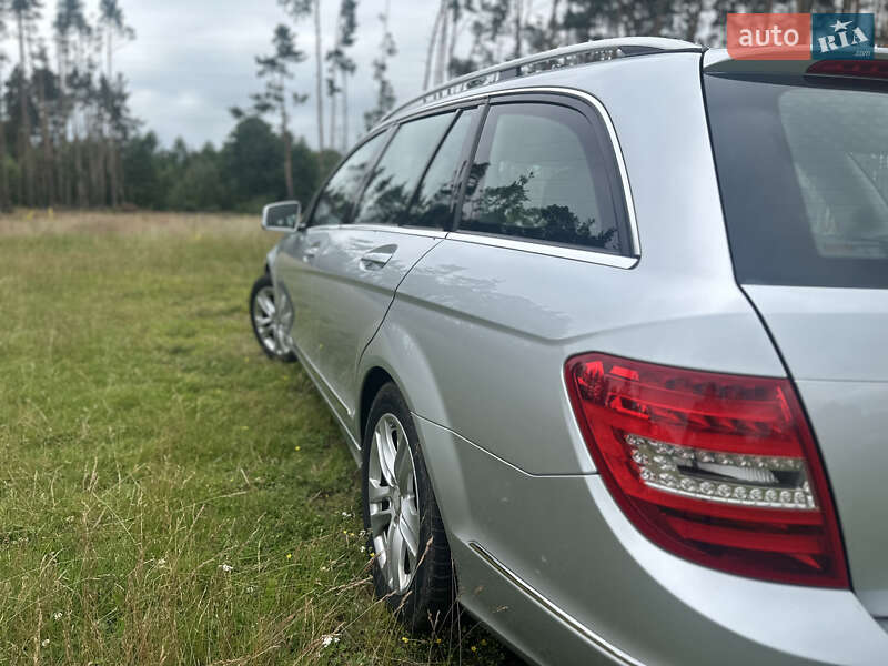 Універсал Mercedes-Benz C-Class 2011 в Києві