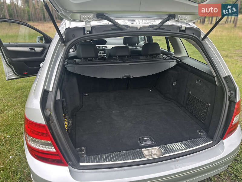 Універсал Mercedes-Benz C-Class 2011 в Києві