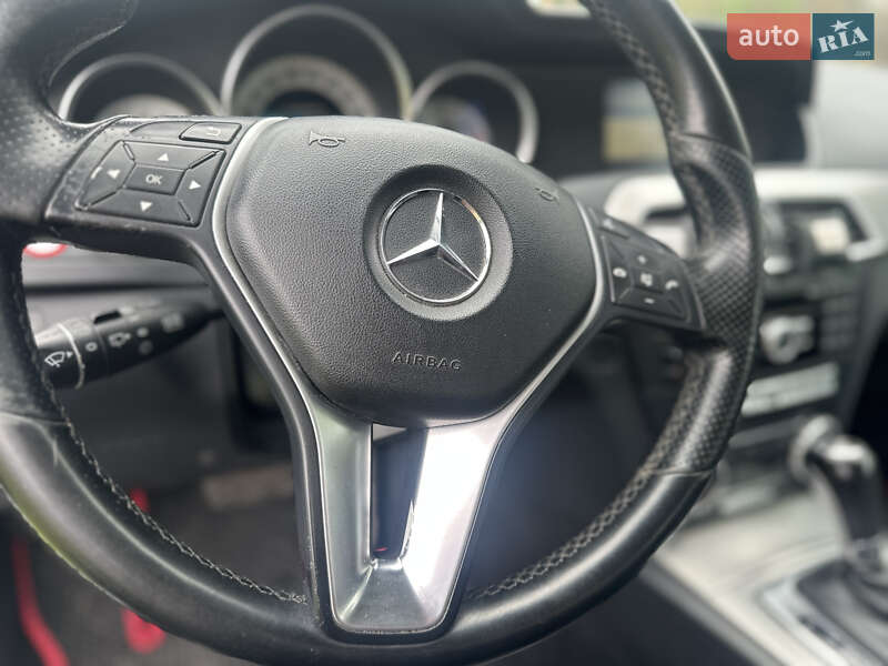 Універсал Mercedes-Benz C-Class 2011 в Києві