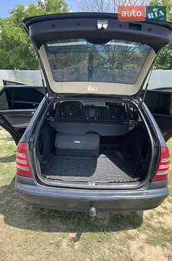 Универсал Mercedes-Benz C-Class 2004 в 