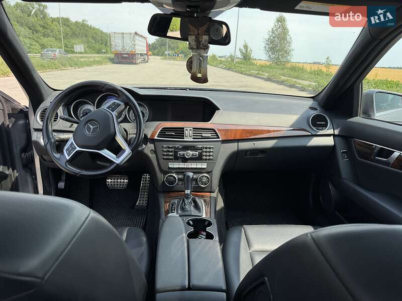 Седан Mercedes-Benz C-Class 2011 в Сумах