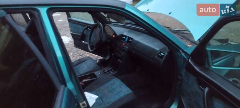 Універсал Mercedes-Benz C-Class 1996 в Чернівцях