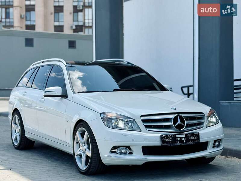 Універсал Mercedes-Benz C-Class 2009 в Києві