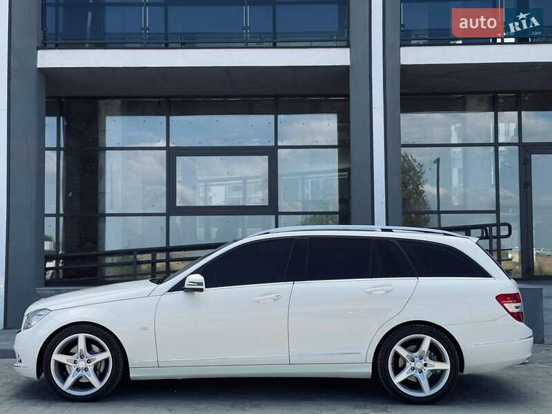 Універсал Mercedes-Benz C-Class 2009 в Києві