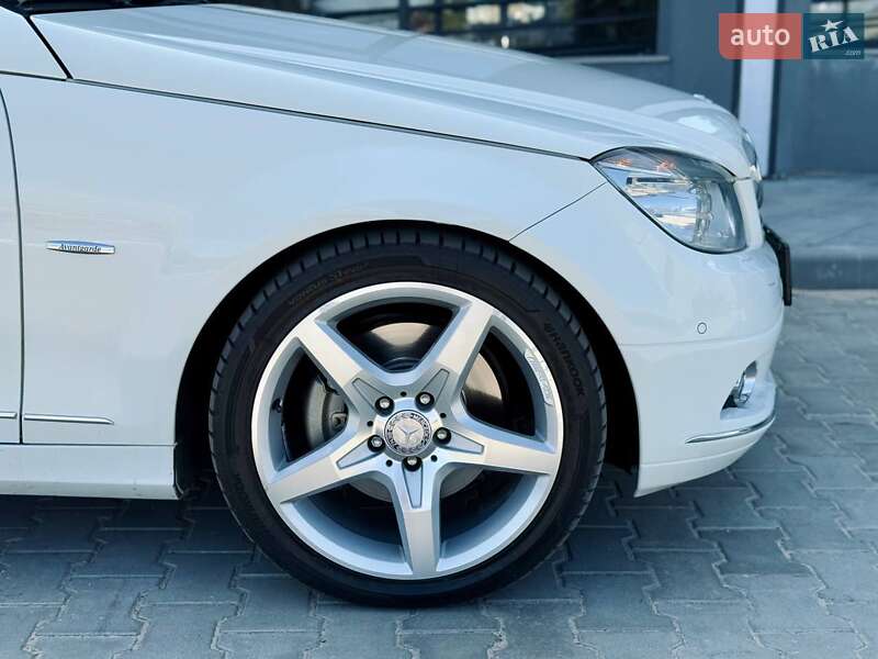Універсал Mercedes-Benz C-Class 2009 в Києві