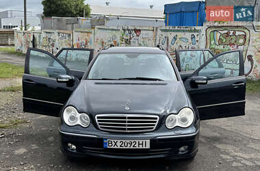 Универсал Mercedes-Benz C-Class 2004 в 