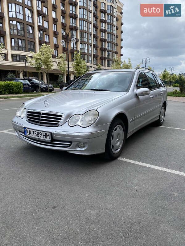 Універсал Mercedes-Benz C-Class 2004 в 