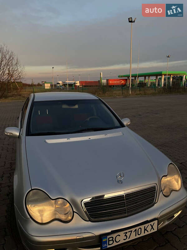 Седан Mercedes-Benz C-Class 2002 в Рава-Руській