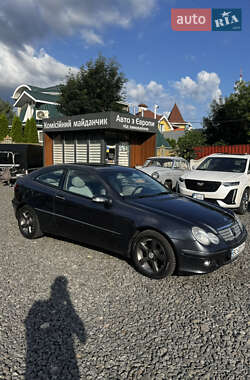 Купе Mercedes-Benz C-Class 2004 в 