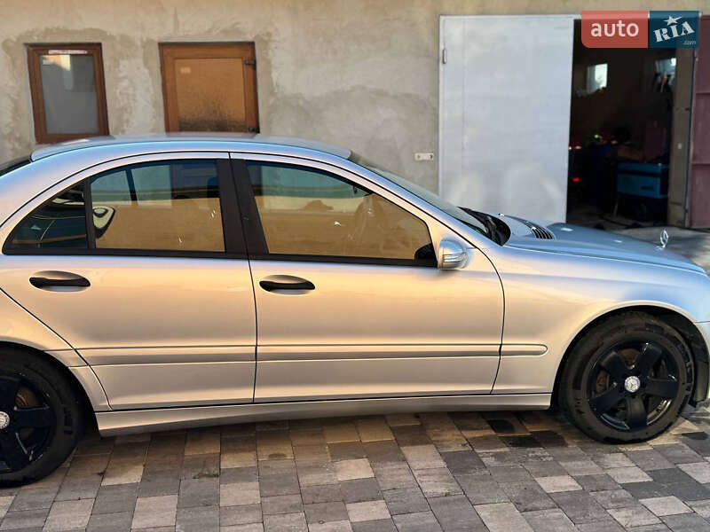 Седан Mercedes-Benz C-Class 2004 в Ивано-Франковске