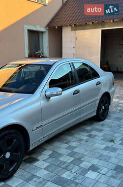 Седан Mercedes-Benz C-Class 2004 в Івано-Франківську