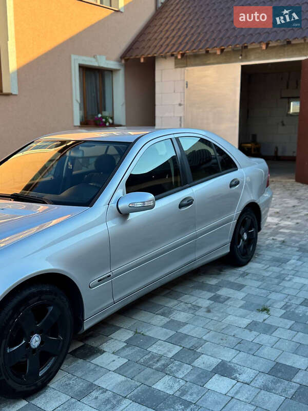 Седан Mercedes-Benz C-Class 2004 в Ивано-Франковске