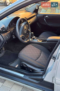Седан Mercedes-Benz C-Class 2004 в Івано-Франківську