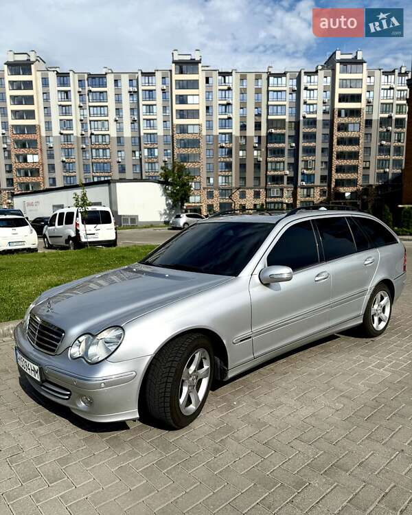Універсал Mercedes-Benz C-Class 2004 в Житомирі