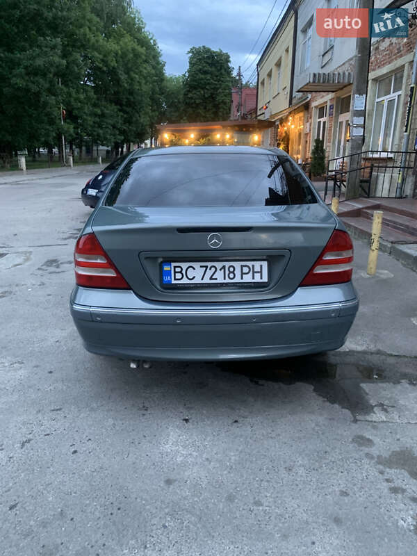 Седан Mercedes-Benz C-Class 2006 в Николаеве