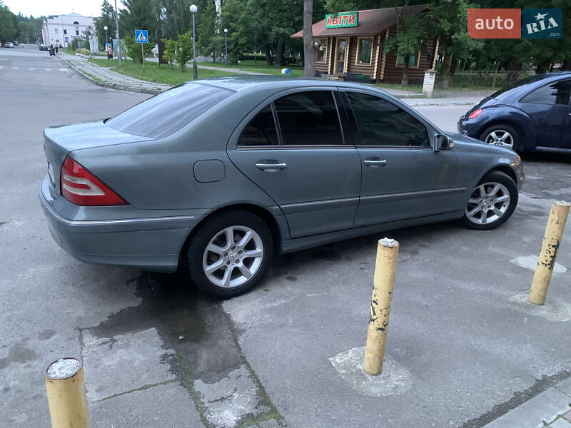 Седан Mercedes-Benz C-Class 2006 в Николаеве