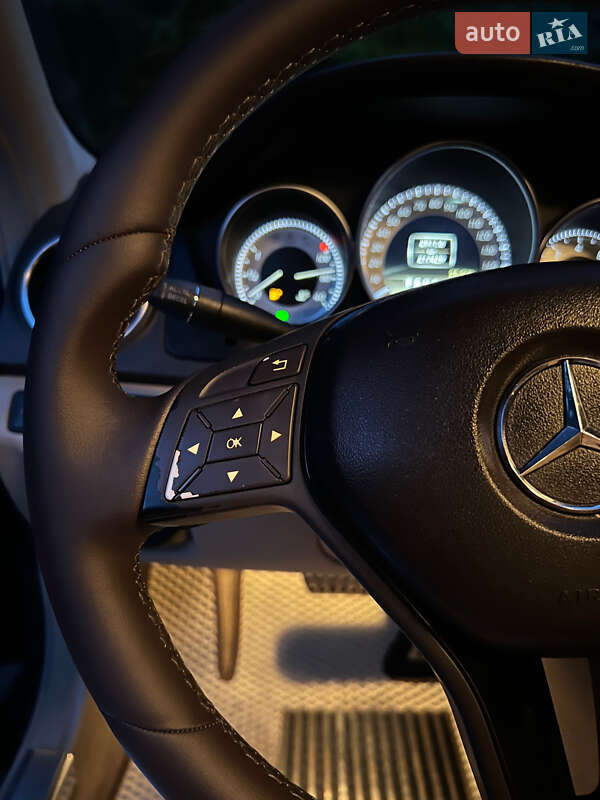 Седан Mercedes-Benz C-Class 2011 в Києві